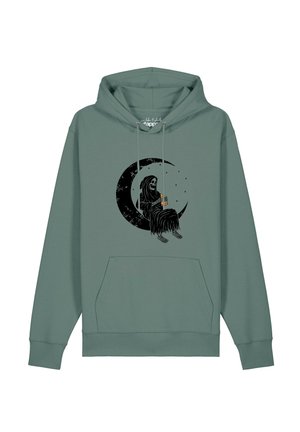 Grüner Hoodie mit schwarzem Halbmond und einer Skelettfigur im Umhang, die einen kleinen orangen Gegenstand hält und im Mond sitzt.