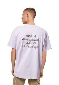 Merchcode HEARTBREAK HEAVY  - Triko s potiskem - lilac