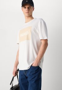 HUGO DULIVE - T-shirt print - open white