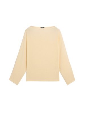 Langarmige, zachte beige trui met een brede boothals en een rechte zoom, weergegeven op een effen witte achtergrond.