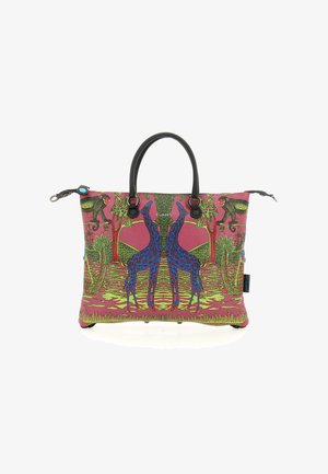 Borsa tote colorata con tessuto rosa decorato con stampa di giraffa e scimmia, manici neri e dettagli con cerniera. Motivi decorativi e dettagli testurizzati.