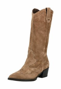 Stivale da cowboy in suede tan con punta affilata, cuciture decorative e dettagli in gemme. Presenta un tacco basso a blocco e un inserto per facilitarne l'indossamento.