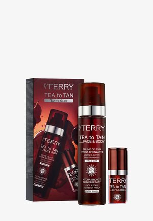 Spray per la cura della pelle del viso e del corpo By Terry Tea to Tan e tinta per labbra e guance con confezione originale del prodotto.