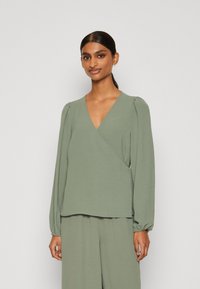 Vero Moda Petite - VMALVA WRAP - Bluse - laurel wreath Miniatyrbilde 1