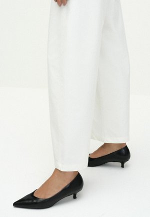 THE SET, KITTEN HEEL COURT SHOES - Pumps - black