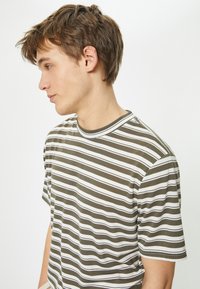 Koton CREW NECK  - Printtipaita - beige