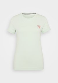 Mátově zelené tričko s krátkým rukávem z měkké bavlny. Má malé červené trojúhelníkové logo na hrudi a kulatý výstřih.