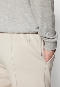 Les Deux BALLIER TRACK PANTS - Treniņtērpa apakšdaļas - light sand