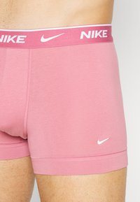 Nike Underwear TRUNK 3 PACK - Cuecas boxer - bright spruce/charcoal heathe/berry
