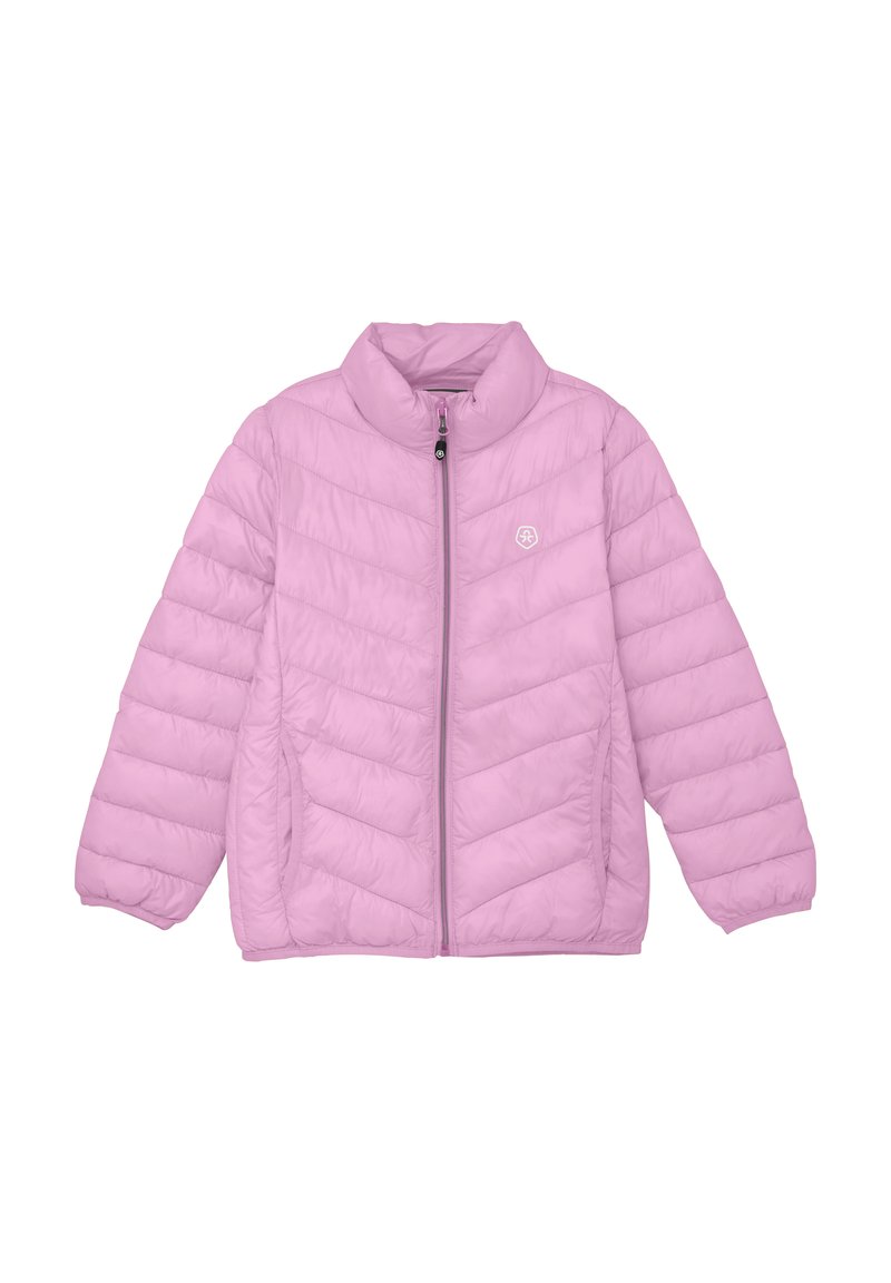 Pink isoleret jakke med høj krave, lynlåslukning foran og elastiske manchetter. Har kviltet design og logo på venstre bryst.