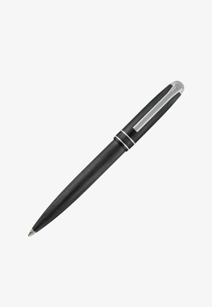 Czarny długopis z klipem i końcówką w kolorze srebrnym, teksturowanym wykończeniem oraz nazwą marki blisko górnej części nasadki.