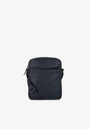 Borsa a tracolla in pelle blu navy con una tasca frontale con zip, tracolla regolabile e cuciture tonali sottili. Texture liscia con forma rettangolare.