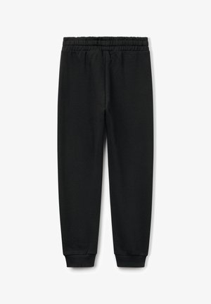 Zwarte trainingsbroek met een elastische tailleband, taps toelopende benen en ribgebreide boorden, gemaakt van een zachte, rekbare stof. Geen zichtbare patronen of details.