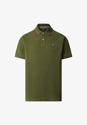 Polo en color verde oliva hecho de algodón, con una abertura de dos botones, cuello en contraste color burdeos y un pequeño logo en el pecho.