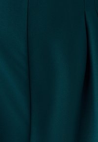 Unselected, emerald