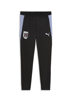 Schwarze Sporthose mit hellblauen Seitenpaneelen, Österreichischem Fußballteam-Wappen am linken Oberschenkel und weißem Puma-Logo am rechten Oberschenkel.