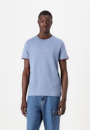 - T-shirt basic