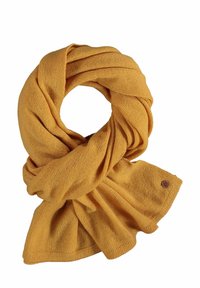 Écharpe en tricot jaune, texture douce, forme circulaire, drapée lâchement, avec une petite étiquette logo marron à une extrémité.