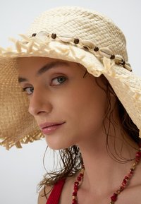 Jimmy Key Cappello - dark beige