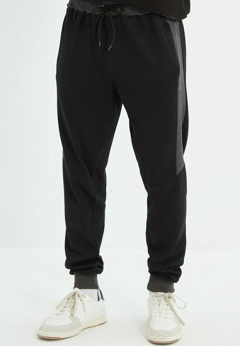 Trendyol Jogginghose - black
