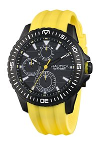 Reloj analógico negro con correa de silicona amarilla. Esfera circular, subdiales de cronógrafo, marcas luminosas, detalles de acero inoxidable, resistente al agua hasta 100 m.