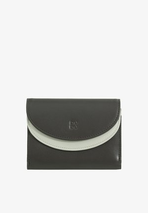 Portafoglio in pelle grigio scuro con patta curva. Presenta un accento contrastante verde chiaro. Superficie testurizzata con logo goffrato. Design compatto.