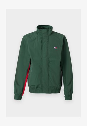 Mørkegrøn lynlåsjakke med elastiske manchetter og kant, røde sidepaneler og et lille Tommy Jeans-logo på venstre bryst.