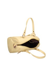Borsa a tracolla trapuntata gialla con manici doppi, scomparto principale con zip e accessori in tono dorato. Texture liscia, forma rettangolare slim.