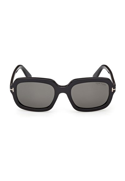 Lunettes de soleil rectangulaires noires avec des verres foncés et des accents argentés en forme de T sur les branches, affichant discrètement la marque "Tom Ford" sur le verre.