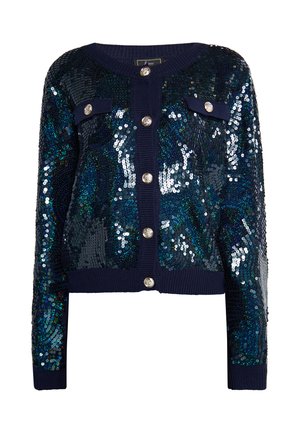 Marineblaue Paillettenstrickjacke mit silbernen Knöpfen, ausgestattet mit einem gerippten Halsausschnitt und Bündchen sowie zwei vorderen Taschen. Glänzende, strukturierte Oberfläche mit Mustern.