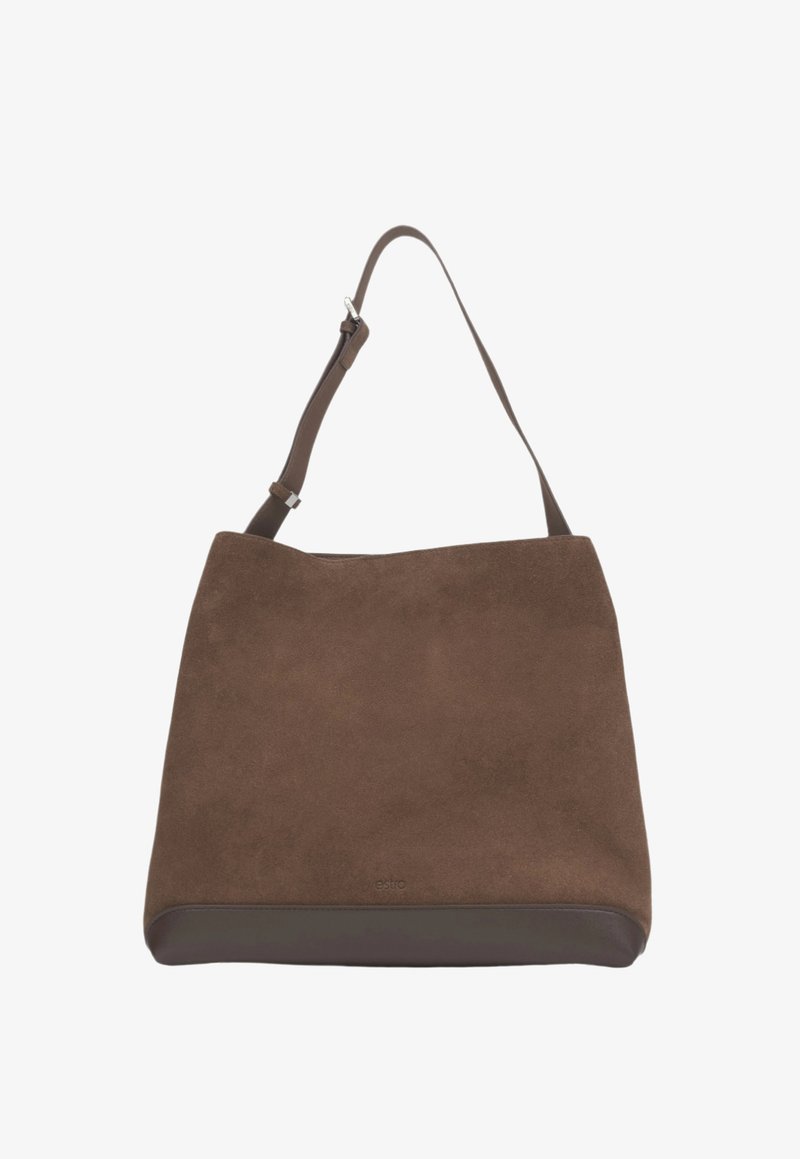 Bruine suède handtas met een brede body, een enkele verstelbare schouderriem en een donkerbruine leren bodem. Minimale branding aan de onderkant.