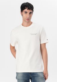 Tommy Hilfiger PHOTO PRINT GRAPHIC TEE - T-shirts med print - ivory petal