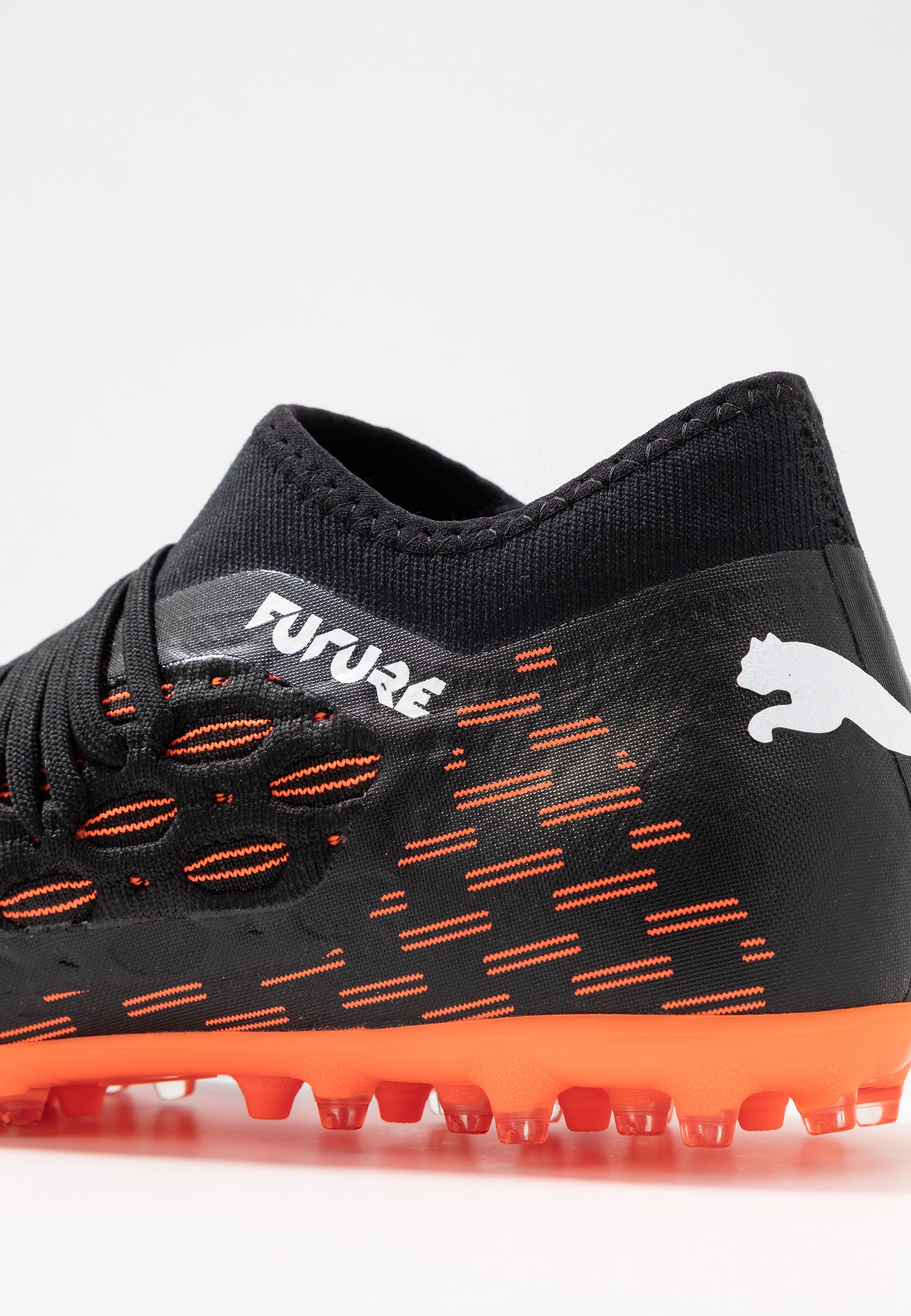 white and red nike vapor cleats