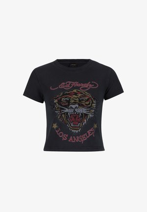 T-shirt nera cropped con maniche corte, caratterizzata da una grafica di tigre in colori vivaci e decorazioni in strass, testo "Ed Hardy Los Angeles".