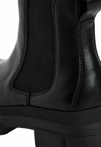 Tamaris CHELSEA 1-25826-43 - Aulinukai su platforma - black