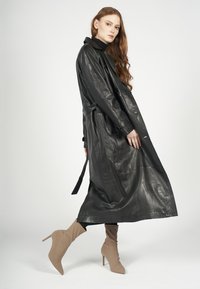 Freaky Nation DESIRE-FN - Gabardina - black