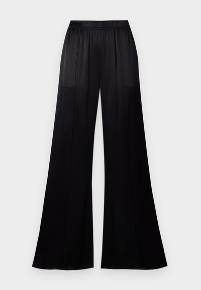 Pantalons large noirs en tissu lisse, dotés d'une taille élastique et de deux coutures latérales pour plus de structure.