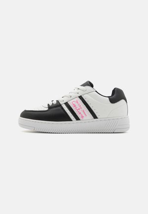 Trainers - white/black