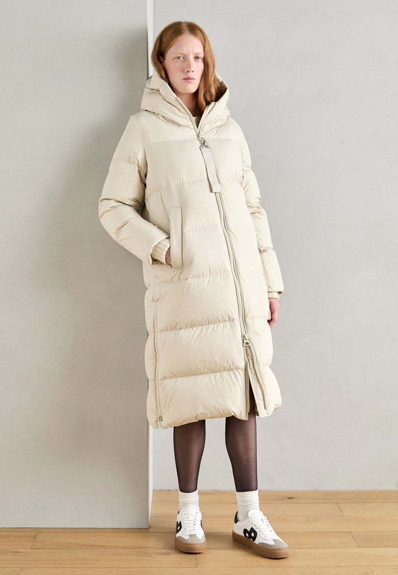 Marc O'Polo PUFFER COAT WITH HOOD SIDE SLITS WITH ZIPPER WELT POCKETS BACKPACK BELTS - Dūnu mētelis - stony sand