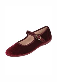 Zapato Mary Jane de terciopelo burdeos con puntera redonda, una sola correa con hebilla de bronce y un suave forro beige. Suela plana de goma.