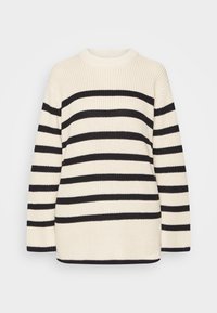 Sweter dziany z kremowym tłem i szerokimi czarnymi paskami, okrągłym dekoltem i długimi rękawami. Tkanina o fakturze z prążkowanymi detalami.