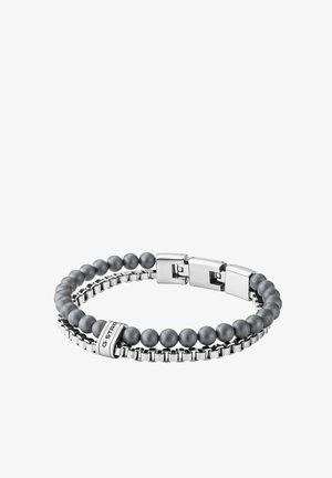Dobbeltlags herrearmbånd med en grå perlestreng og en sølvkæde, sølvlukning og G-STAR logo-perle.