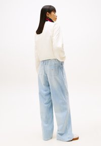 Tommy Jeans ESSENTIAL  - Summer jacket - ancient white