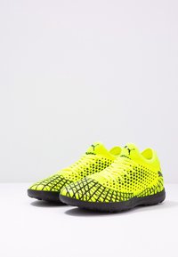 Puma Scarpe da calcio per terreni sintetici - yellow