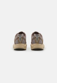 Reebok Classic PREMIER TRINITY  - Sportcipő - grey/light grey/light brown