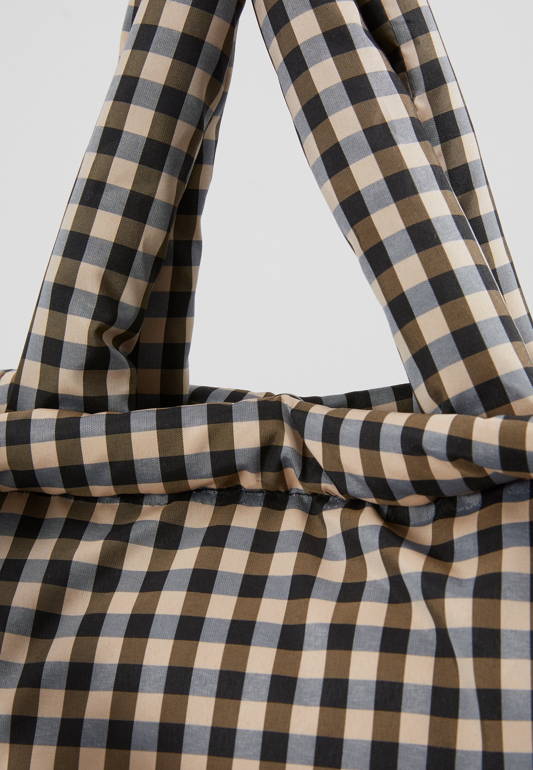 CHECK CLUB PILLOW Shoppingväska blackbeige CHECK CLUB PILLOW Shoppingväska blackbeige