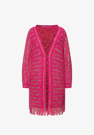 Heldere roze cardigan met open voorkant, lange mouwen en franjes aan de onderkant. De geweven textuur heeft overal meerkleurige patronen.