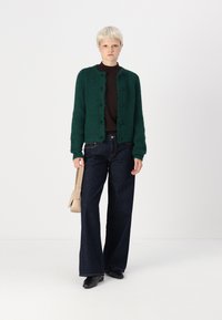 Vero Moda VMNOVAH LS O-NECK BUTTON  - Kardiganas - pine grove