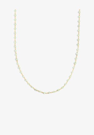 Collier en chaîne dorée avec des perles vert clair régulièrement espacées, présentant un design délicat et uniforme. Les perles rondes ont une texture lisse.