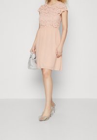 VILA Koktejlové šaty / šaty na párty - light pink